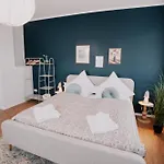 Deluxe I 2 Bedroom I 7p I Zentral I Kueche I Wifi I Naehe Zollhafen I Helloyou X Bright Collection شقة