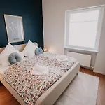 Deluxe I 2 Bedroom I 7p I Zentral I Kueche I Wifi I Naehe Zollhafen I Helloyou X Bright Collection ماينتس