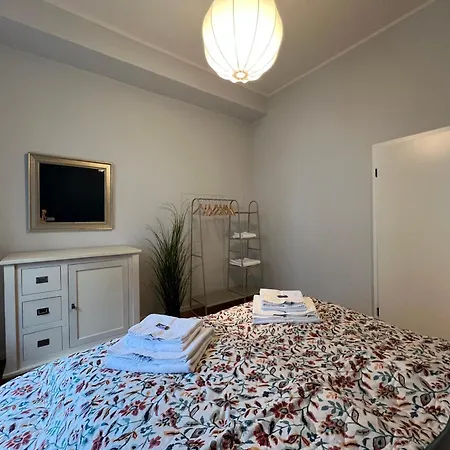 Deluxe Apartment Mainz I 2 BR I 7P I Zentral I Küche I WiFi I Nähe Zollhafen I helloYOU apartments x BRIGHT Collection Maguncia