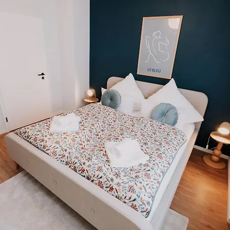 Deluxe I 2 Bedroom I 7p I Zentral I Kueche I Wifi I Naehe Zollhafen I Helloyou X Bright Collection *