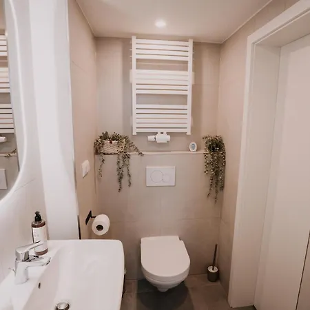 Deluxe I 2 Bedroom I 7p I Zentral I Kueche I Wifi I Naehe Zollhafen I Helloyou X Bright Collection