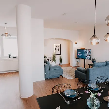 Deluxe I 2 Br I 7p I Zentral I Küche I Wifi I Nähe Zollhafen I Helloyou X Bright Collection *