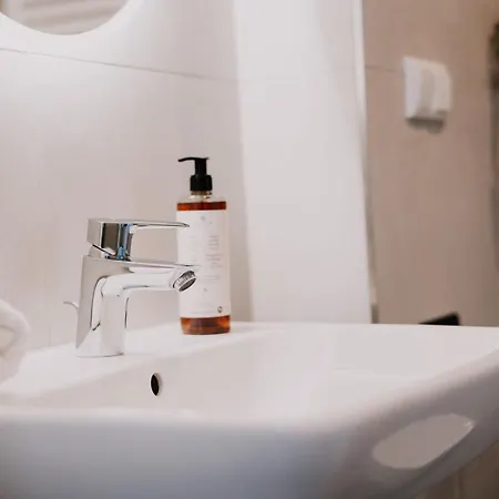 Deluxe I 2 Bedroom I 7p I Zentral I Kueche I Wifi I Naehe Zollhafen I Helloyou X Bright Collection * Mohuč