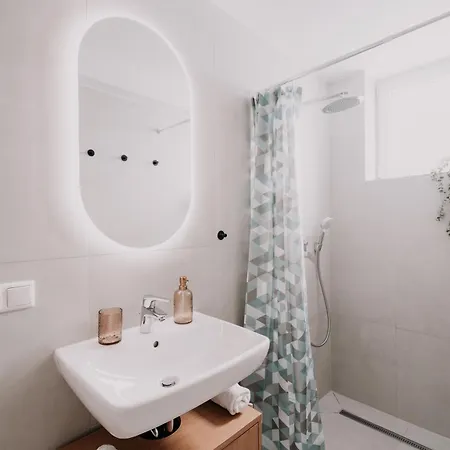 Apartmán Deluxe I 2 Bedroom I 7p I Zentral I Kueche I Wifi I Naehe Zollhafen I Helloyou X Bright Collection