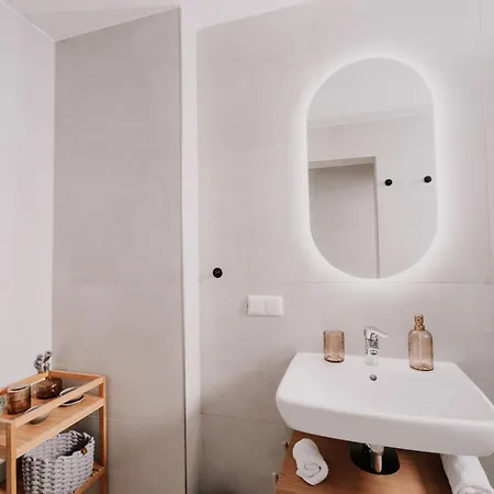 Deluxe I 2 Bedroom I 7p I Zentral I Kueche I Wifi I Naehe Zollhafen I Helloyou X Bright Collection *