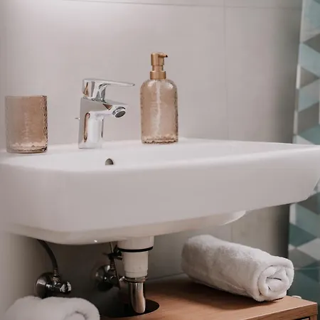 Deluxe I 2 Bedroom I 7p I Zentral I Kueche I Wifi I Naehe Zollhafen I Helloyou X Bright Collection Mohuč