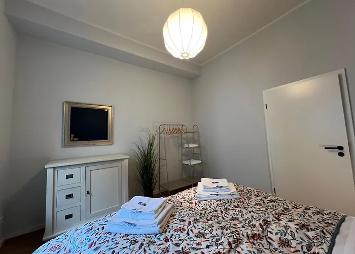 Deluxe Apartment Mainz I 2 BR I 7P I Zentral I Küche I WiFi I Nähe Zollhafen I helloYOU apartments x BRIGHT Collection Apartamento *