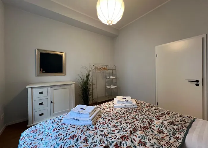 Apartamento Deluxe Apartment Mainz I 2 BR I 7P I Zentral I Küche I WiFi I Nähe Zollhafen I helloYOU apartments x BRIGHT Collection