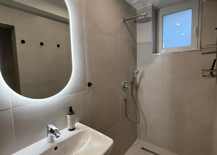 Deluxe Apartment Mainz I 2 BR I 7P I Zentral I Küche I WiFi I Nähe Zollhafen I helloYOU apartments x BRIGHT Collection