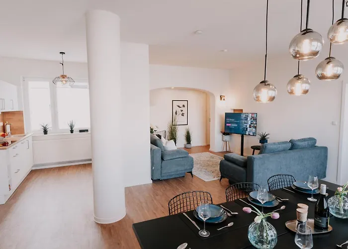 Deluxe I 2 Br I 7p I Zentral I Küche I Wifi I Nähe Zollhafen I Helloyou X Bright Collection *