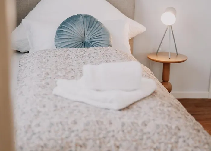 Deluxe I 2 Br I 7p I Zentral I Küche I Wifi I Nähe Zollhafen I Helloyou X Bright Collection Apartment