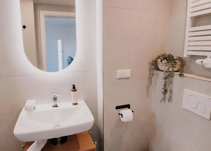 Deluxe I 2 Br I 7p I Zentral I Küche I Wifi I Nähe Zollhafen I Helloyou X Bright Collection Apartment *