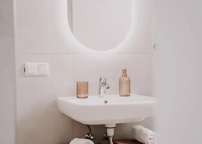 Apartment Deluxe I 2 Br I 7p I Zentral I Küche I Wifi I Nähe Zollhafen I Helloyou X Bright Collection *