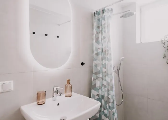 Apartment Deluxe I 2 Br I 7p I Zentral I Küche I Wifi I Nähe Zollhafen I Helloyou X Bright Collection