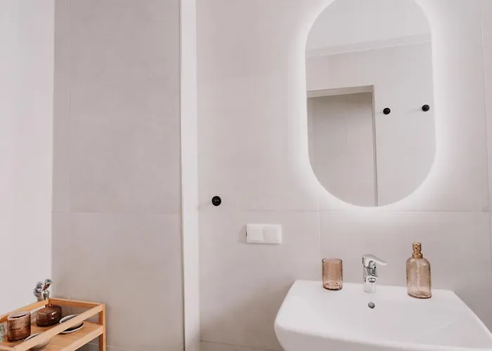 Deluxe I 2 Br I 7p I Zentral I Küche I Wifi I Nähe Zollhafen I Helloyou X Bright Collection *